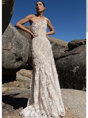 NWT Georgia Hardinge Utopia gown. Cream. UK size 8.